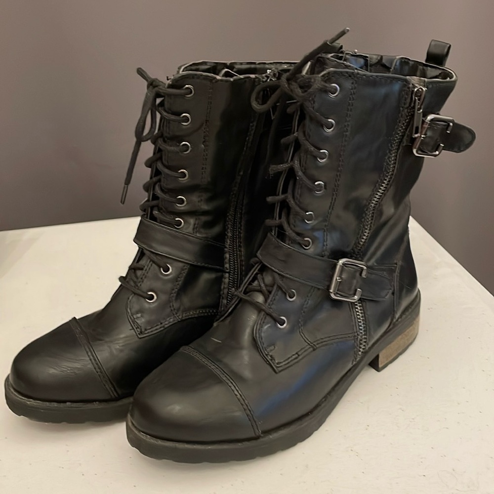White Mountain lace-up boots, size 7 1/2